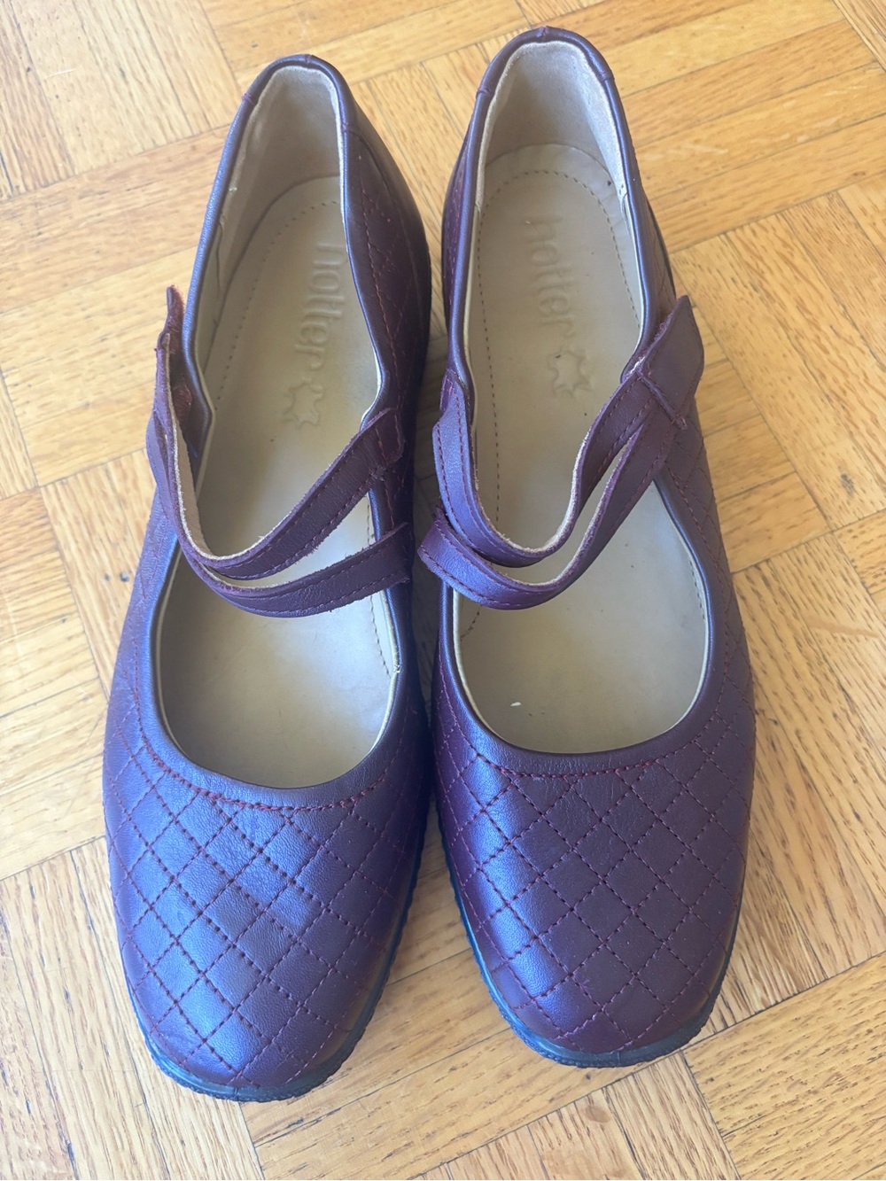 NEOT hotter Women's Quilted Leather Burgundy Mary Jane Flats Size 9.5